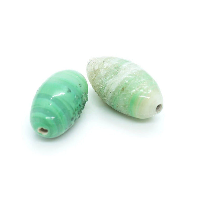 Load image into Gallery viewer, Indian Glass Lampwork Oval 17mm x 10mm Green - Affordable Jewellery Supplies

